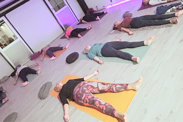 Yoga restauratif à Eysines chez Om Yoga Studio