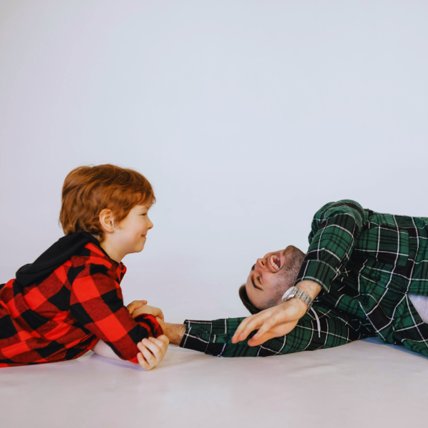 Moment de complicité atelier yoga parent-enfant