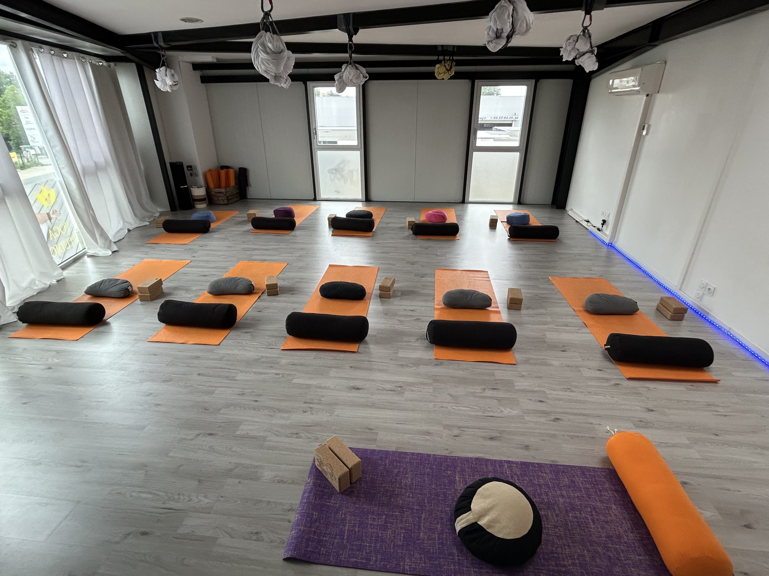 STUDIO AVEC TAPIS (1)