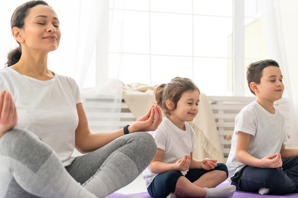 Atelier yoga parent enfant à Eysines Om Yoga Studio